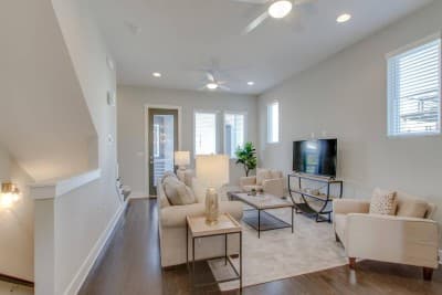 Spacious and stunning upscale townhouse, just under 3 miles from the vibrant center of Music City and easily accessible to all local destinations via a quick Uber ride. This unit boasts 7 beds, ideal for accommodating large groups comfortably. The main level showcases a fantastic kitchen with generous seating, top-of-the-line appliances, a sleek bar-style counter, and contemporary furnishings. Additionally, one garage space is available for your convenience.