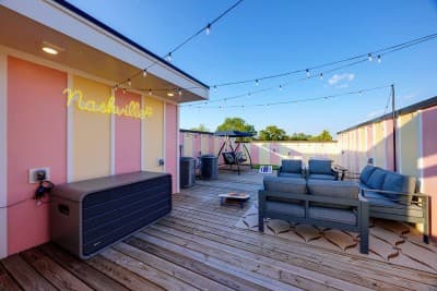 10 Beds 2.5mi to the Heart of Nasville!
A Short Uber to Downtown or anywhere in and around Nashville Newly built
4 Bedrooms 4 full Bath 1 King 1 full bunk with trundle 1 queen with trundle 2 Twin Bunk Beds(4)
Smart TV's High speed WIFI internet
Fully equipped kitchen
Towels Linens, Iron & Board
Washer Dryer
2 car garage parking
Hand soap lotion shampoo conditioner body wash
Huge Rooftop lounge perfect for large Group people
Smart lock Keyless Entry
Exterior Scurity Camera