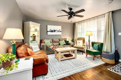 Enjoy Nashville right at your fingertips! Enjoy this centrally located Cozy Retreat just minutes from top attractions! Offering luxurious & comfortable furnishings, fully stocked kitchen, & fun outdoor area designed for relaxation. Bedrooms are cozy & filled w/luxury bedding for restful nights. We make sure you are well cared for & here for you 24/7. Book the entire home or just the 1 bedroom en-suite apartment w/its own private entrance and kitchen. A Home Away from Home!